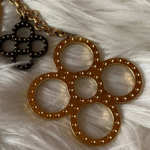 LV Fleur d’Épi Bag Charm / Key Holder ✨ - Picture 4 of 15